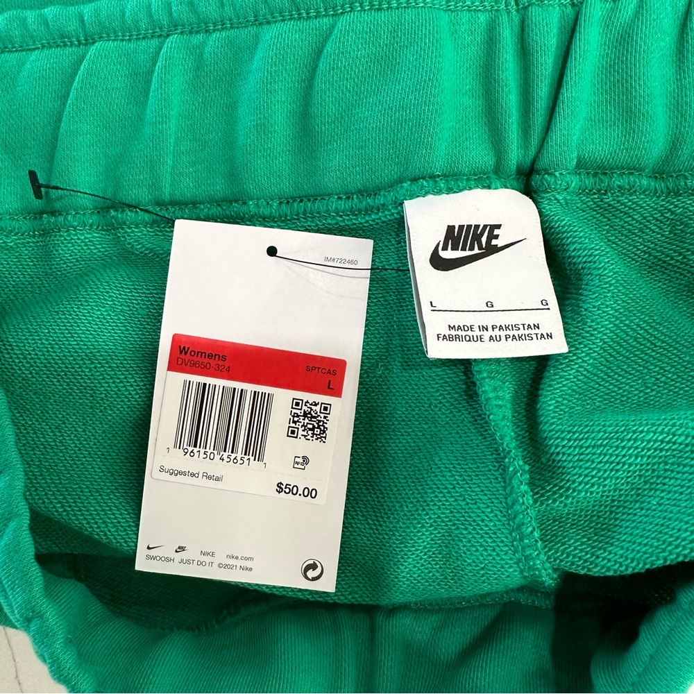 NIKE Women’s Green Pull on Shorts NEW size Large - Picture 3 of 6